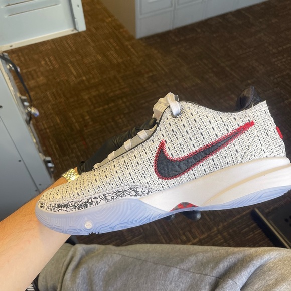 Lebron 20s size 7.5 brand new no box - Picture 2 of 4